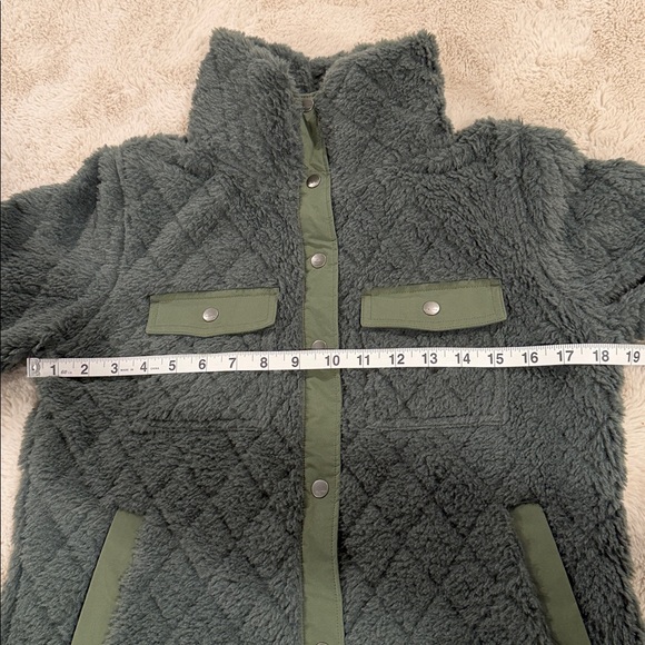 New, without tags ladies green Marmot jacket. - Picture 7 of 11